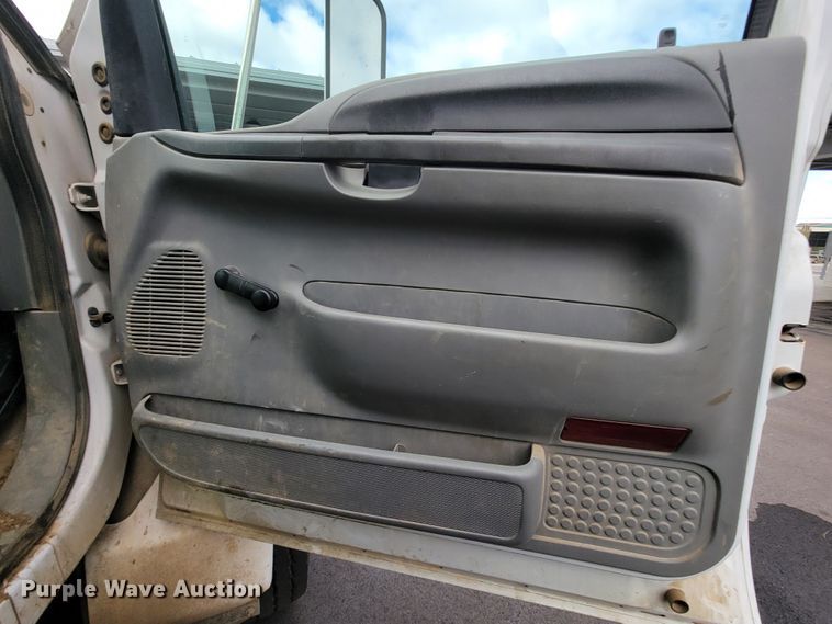 image for item KQ9099 2002 Ford F650  dump truck