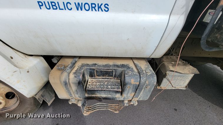 image for item KQ9099 2002 Ford F650  dump truck