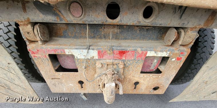 image for item KQ9099 2002 Ford F650  dump truck