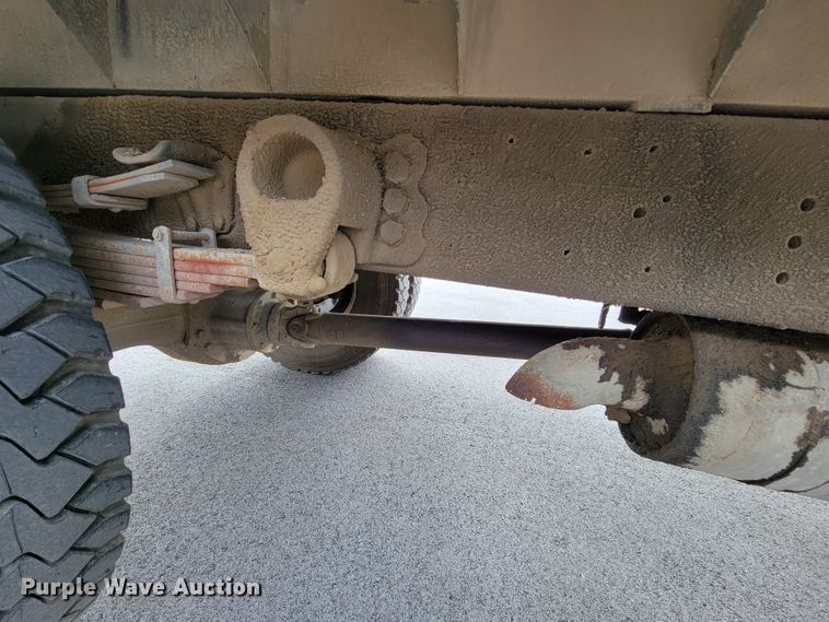 image for item KQ9099 2002 Ford F650  dump truck