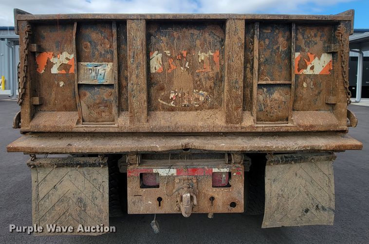 image for item KQ9099 2002 Ford F650  dump truck