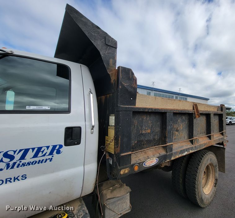 image for item KQ9099 2002 Ford F650  dump truck