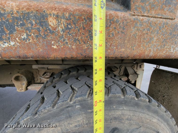 image for item KQ9099 2002 Ford F650  dump truck