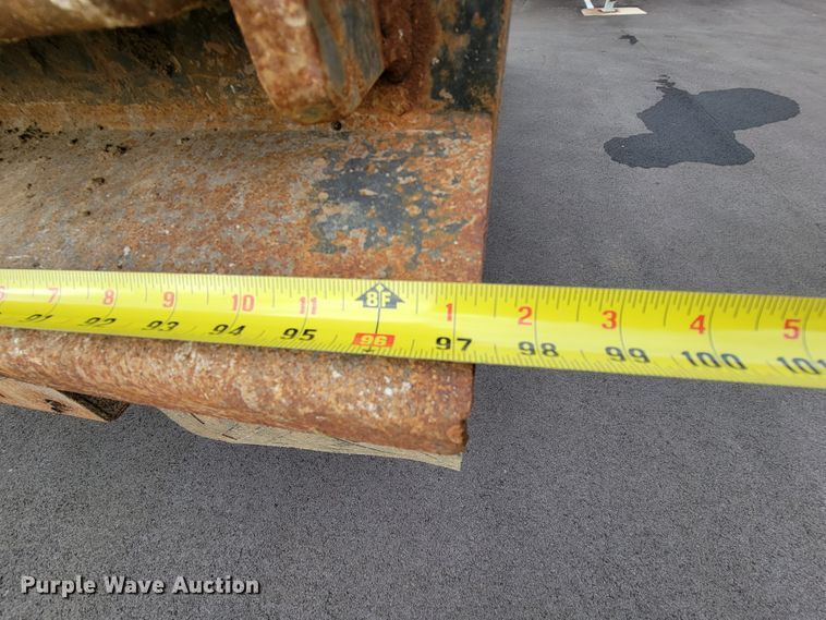 image for item KQ9099 2002 Ford F650  dump truck