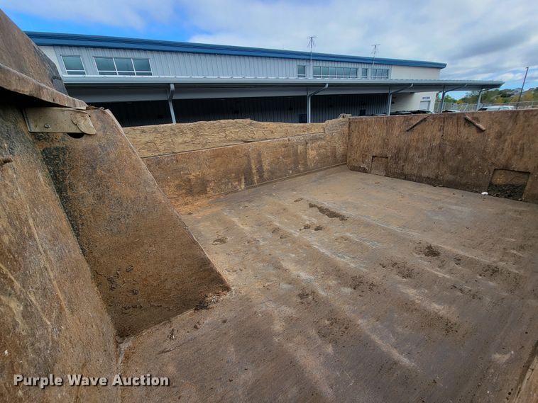 image for item KQ9099 2002 Ford F650  dump truck