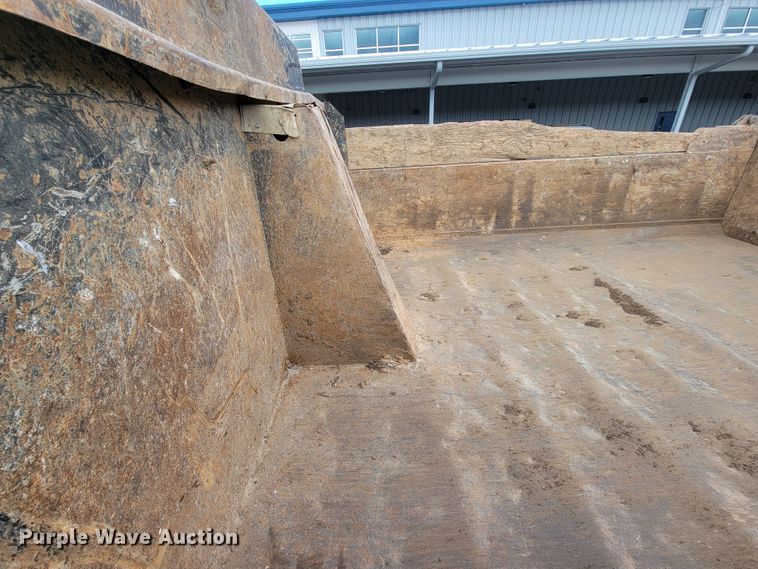 image for item KQ9099 2002 Ford F650  dump truck