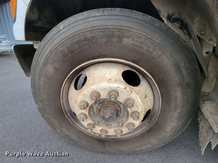 image for item KQ9099 2002 Ford F650  dump truck