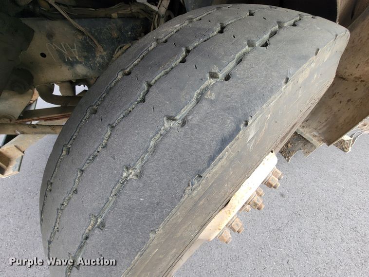 image for item KQ9099 2002 Ford F650  dump truck