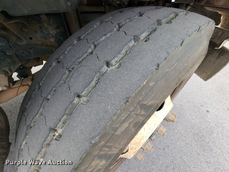 image for item KQ9099 2002 Ford F650  dump truck