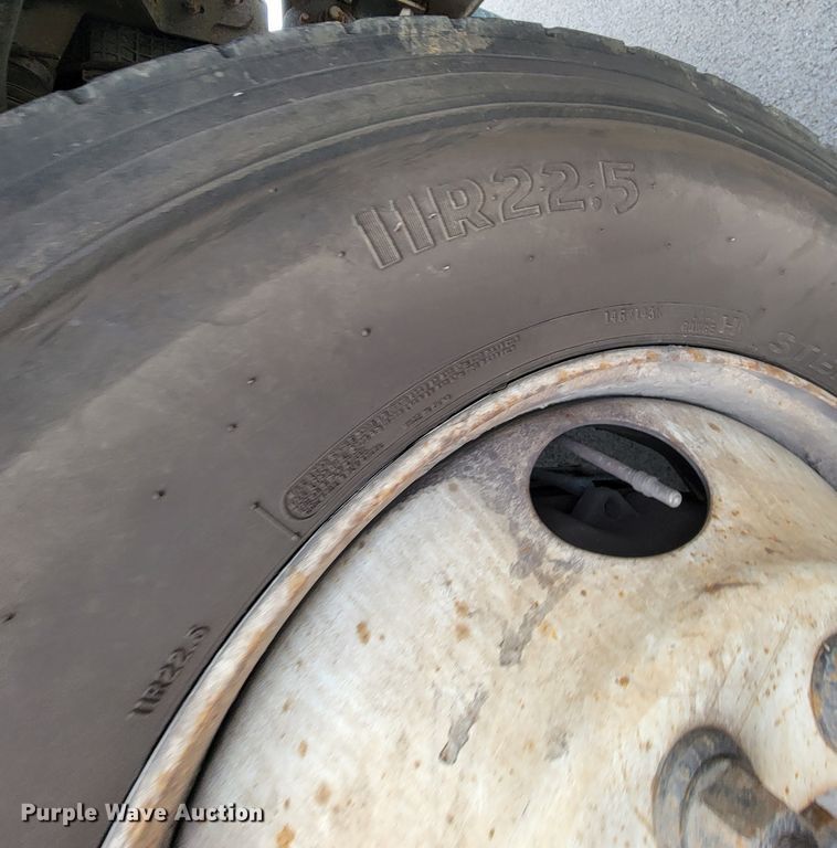 image for item KQ9099 2002 Ford F650  dump truck