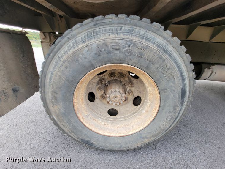 image for item KQ9099 2002 Ford F650  dump truck