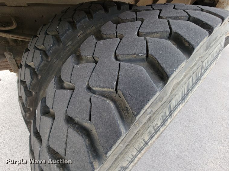 image for item KQ9099 2002 Ford F650  dump truck