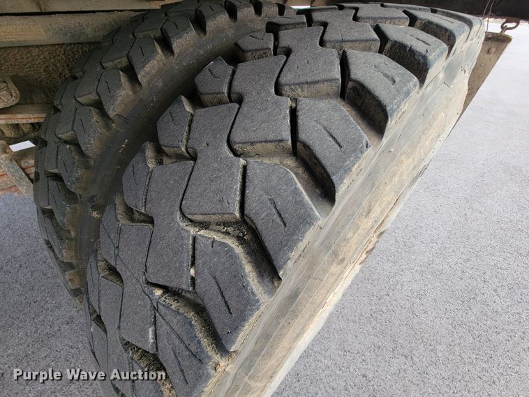 image for item KQ9099 2002 Ford F650  dump truck