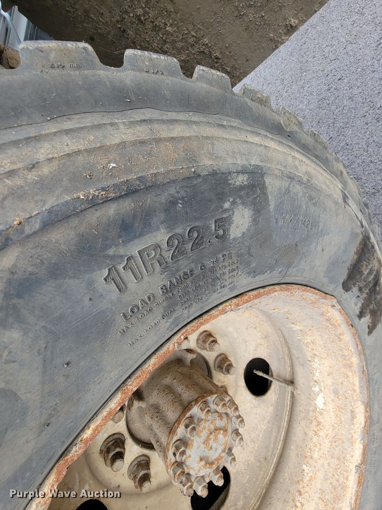 image for item KQ9099 2002 Ford F650  dump truck