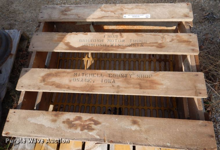 image for item KY9595 Oshkosh truck grill