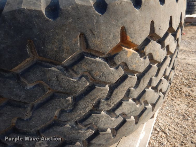 image for item KY9600 Bridgestone 18R22.5 tire and wheel