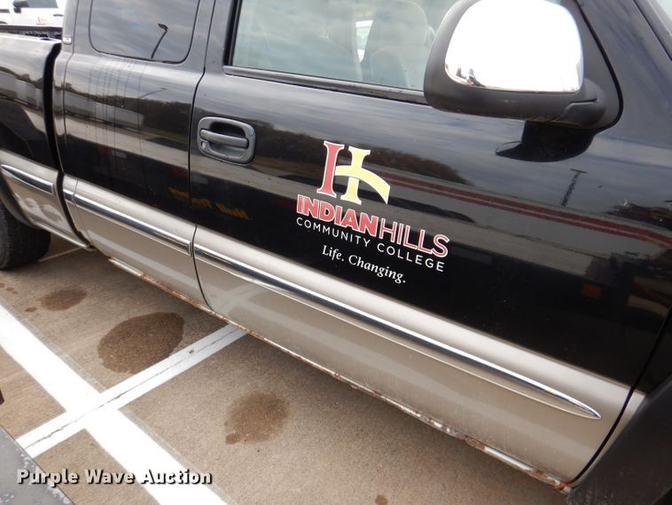 image for item KY9631 2000 GMC Sierra 1500  Ext. Cab pickup truck