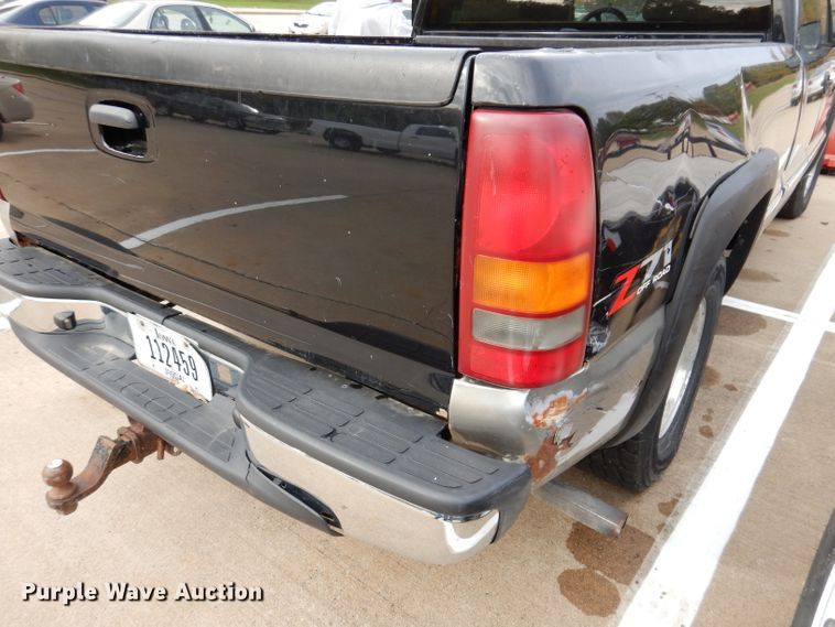 image for item KY9631 2000 GMC Sierra 1500  Ext. Cab pickup truck