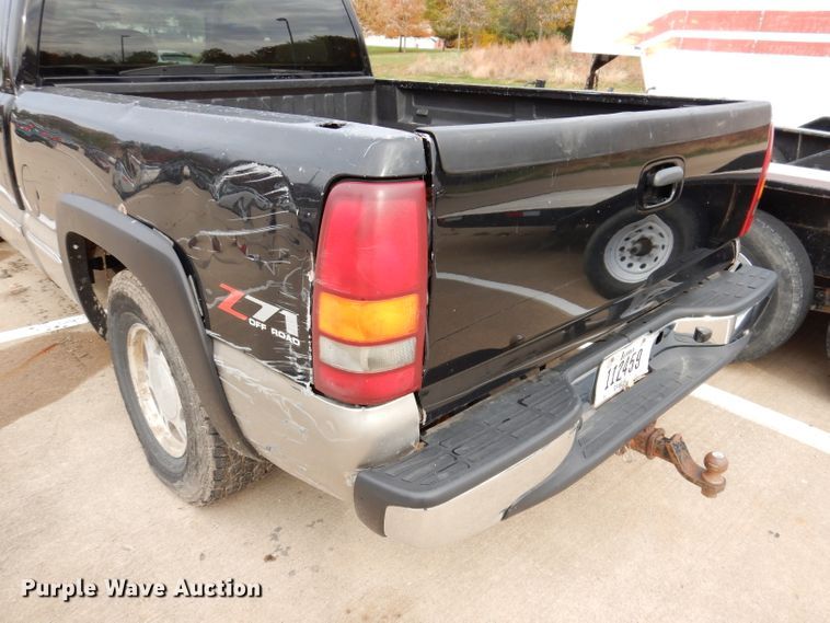 image for item KY9631 2000 GMC Sierra 1500  Ext. Cab pickup truck