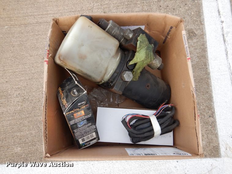 image for item KY9631 2000 GMC Sierra 1500  Ext. Cab pickup truck