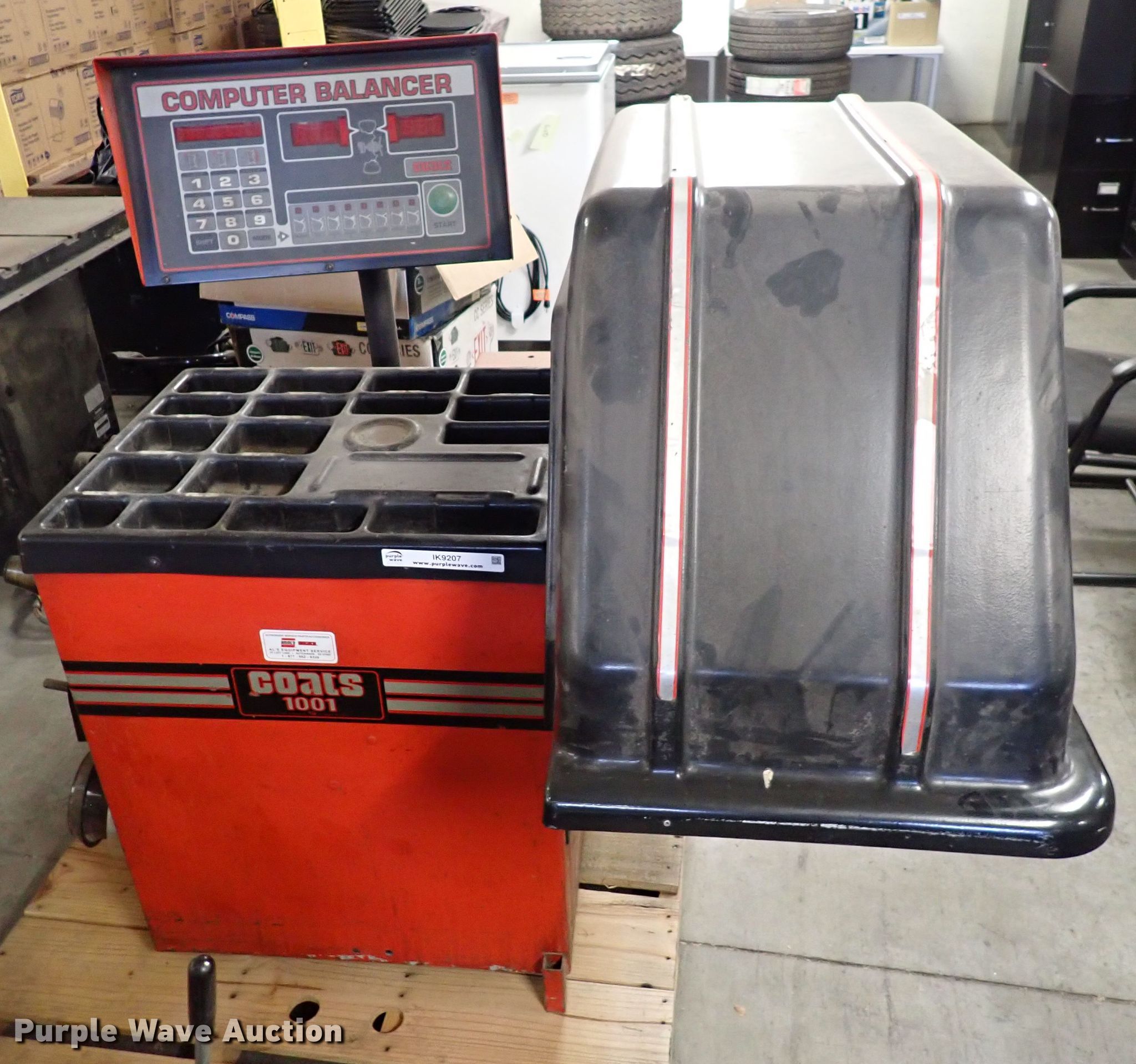 Coats 1001116 tire balancer in Wichita, KS Item IK9207 sold Purple Wave