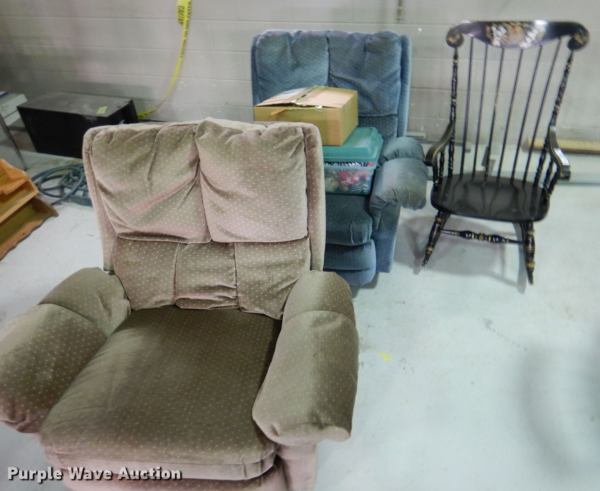 Furniture in Ottumwa, IA Item KY9634 sold Purple Wave