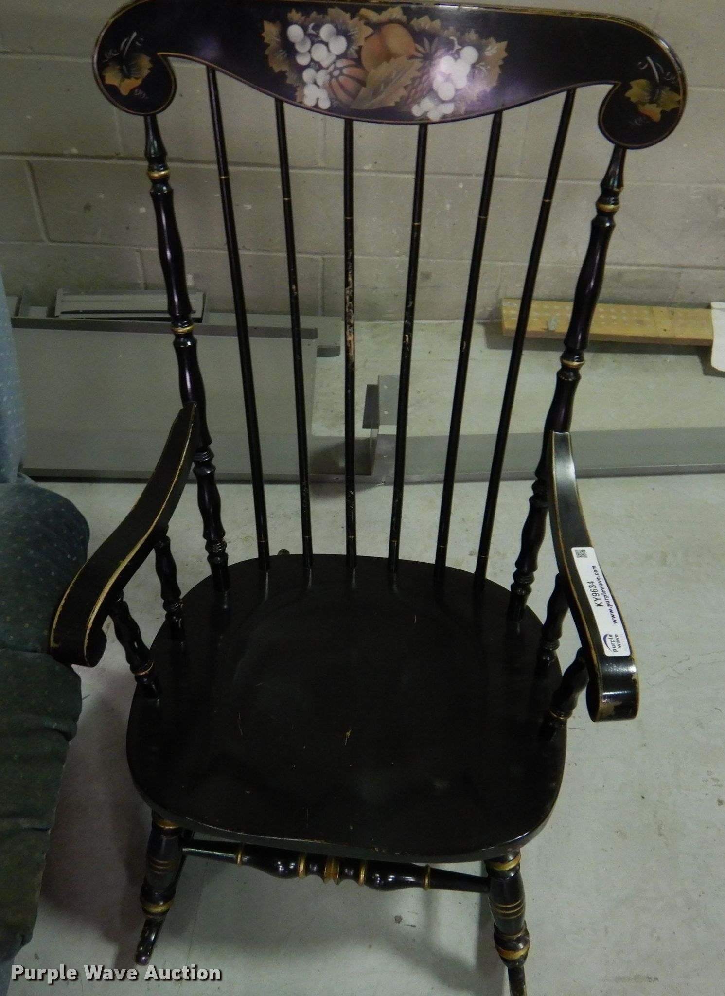 Furniture in Ottumwa, IA Item KY9634 sold Purple Wave