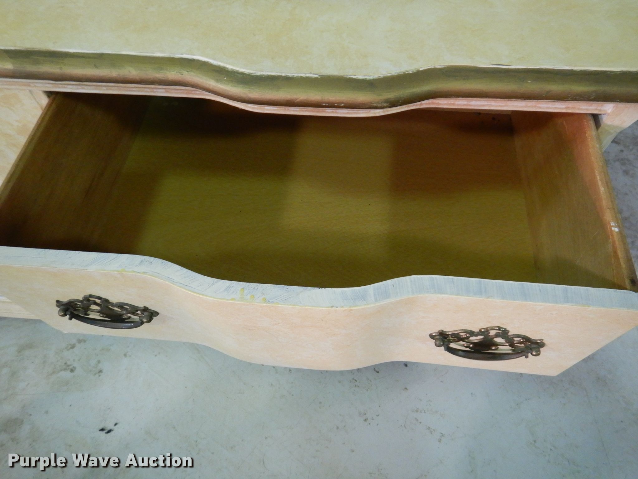 Furniture in Ottumwa, IA Item KY9640 sold Purple Wave