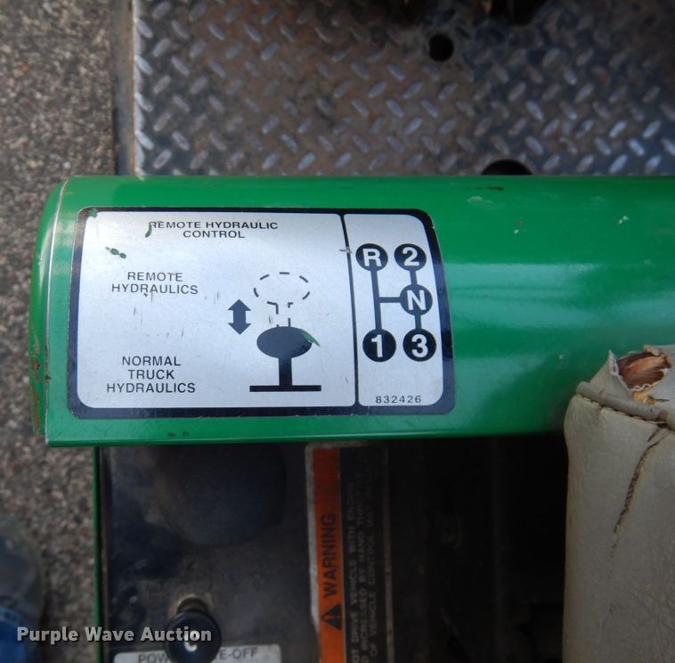 image for item JS9407 Cushman Turf Truckster  utility vehicle