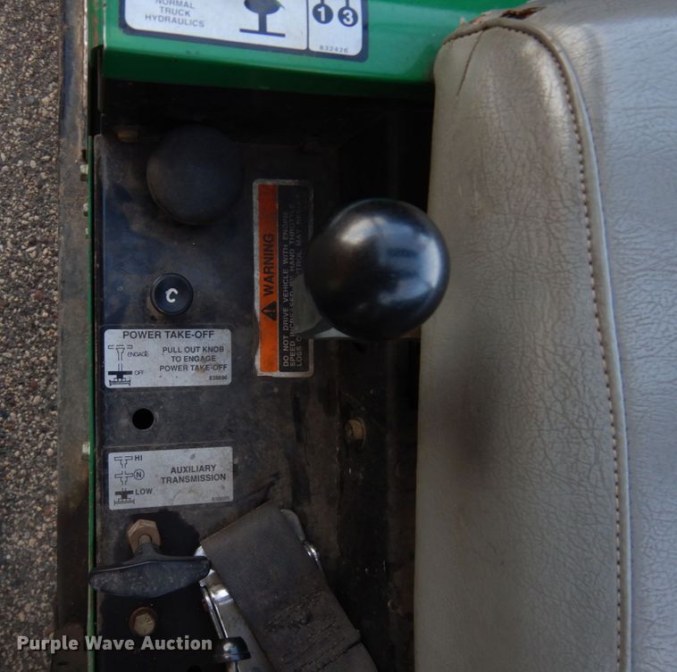 image for item JS9407 Cushman Turf Truckster  utility vehicle