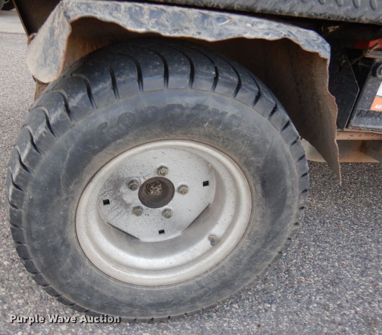 image for item JS9407 Cushman Turf Truckster  utility vehicle