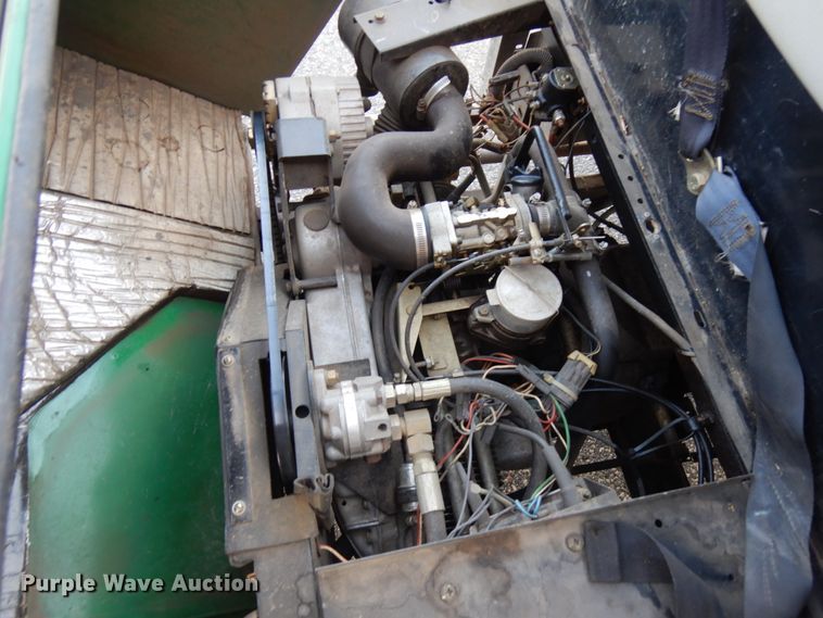 image for item JS9407 Cushman Turf Truckster  utility vehicle