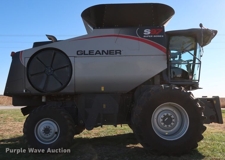image for item DJ2408 2016 Gleaner S97 Super Series  RWA combine