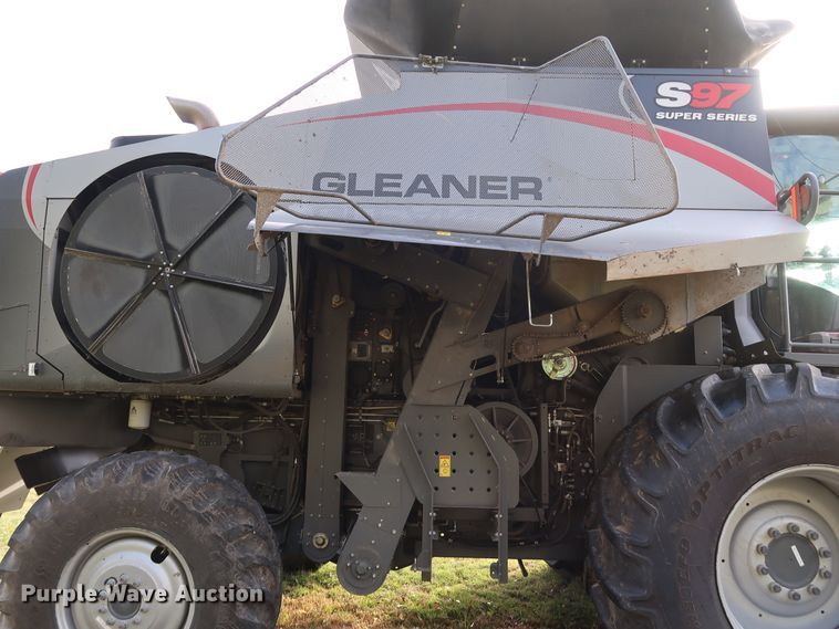 image for item DJ2408 2016 Gleaner S97 Super Series  RWA combine