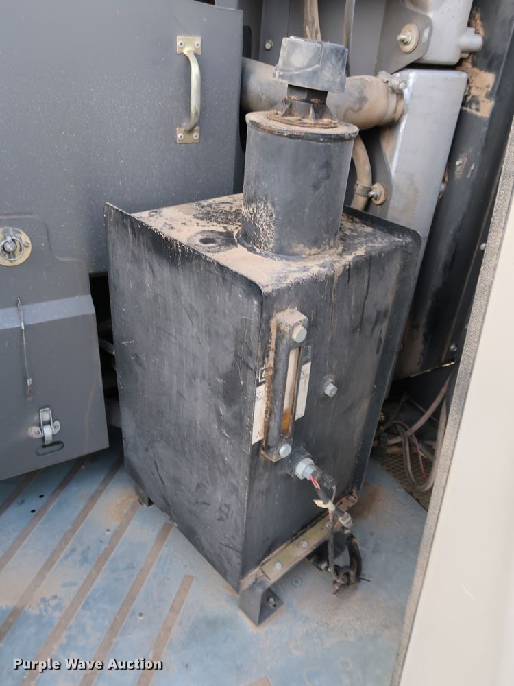 image for item DJ2408 2016 Gleaner S97 Super Series  RWA combine