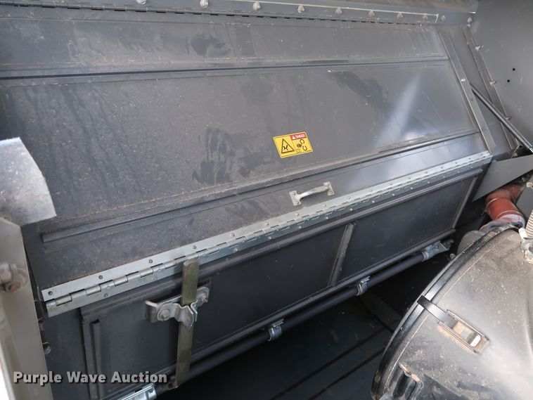 image for item DJ2408 2016 Gleaner S97 Super Series  RWA combine