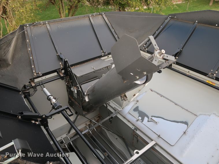 image for item DJ2408 2016 Gleaner S97 Super Series  RWA combine