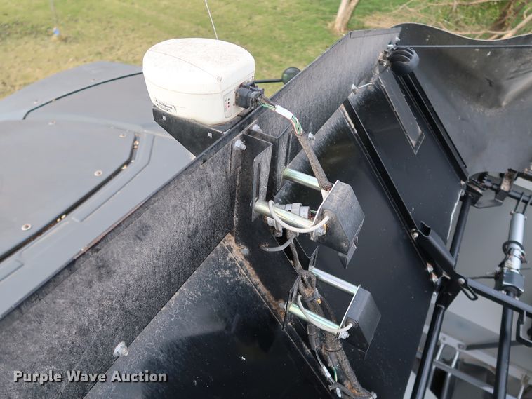 image for item DJ2408 2016 Gleaner S97 Super Series  RWA combine