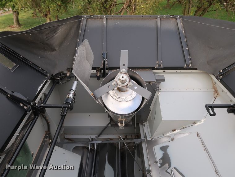 image for item DJ2408 2016 Gleaner S97 Super Series  RWA combine