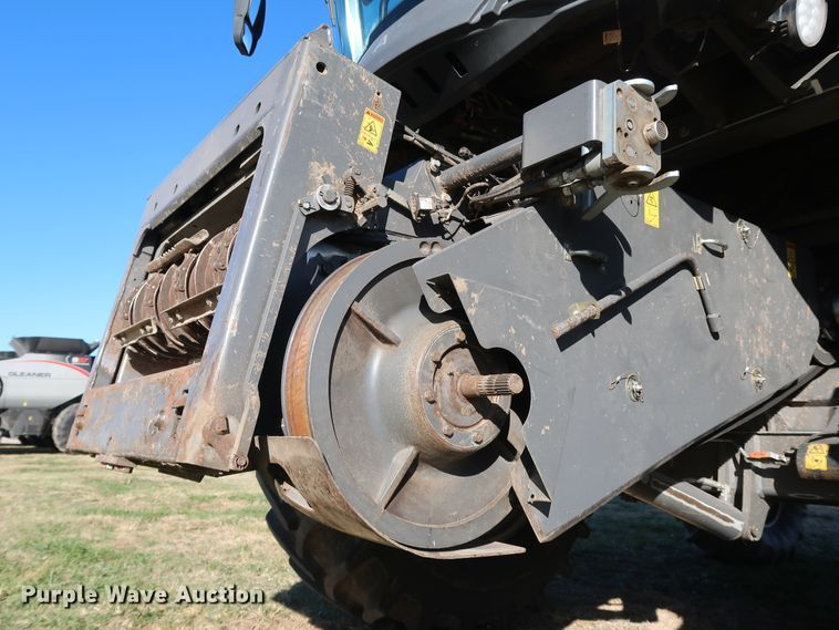 image for item DJ2409 2016 Gleaner S97 Super Series  combine
