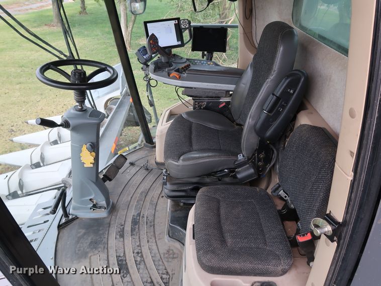 image for item DJ2409 2016 Gleaner S97 Super Series  combine