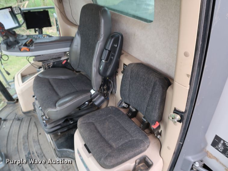 image for item DJ2409 2016 Gleaner S97 Super Series  combine