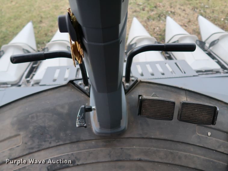 image for item DJ2409 2016 Gleaner S97 Super Series  combine