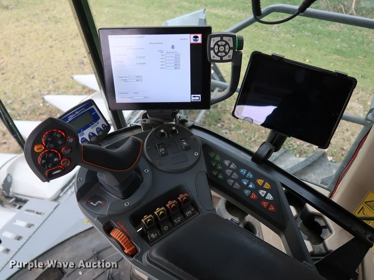 image for item DJ2409 2016 Gleaner S97 Super Series  combine