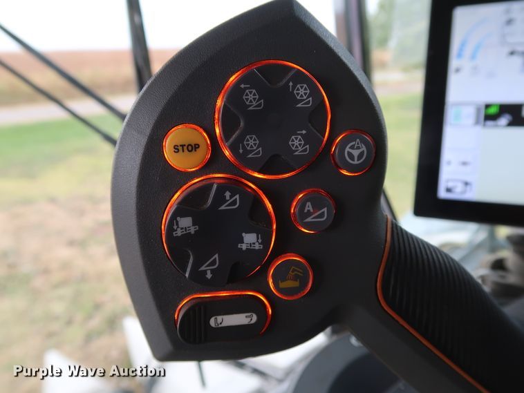 image for item DJ2409 2016 Gleaner S97 Super Series  combine