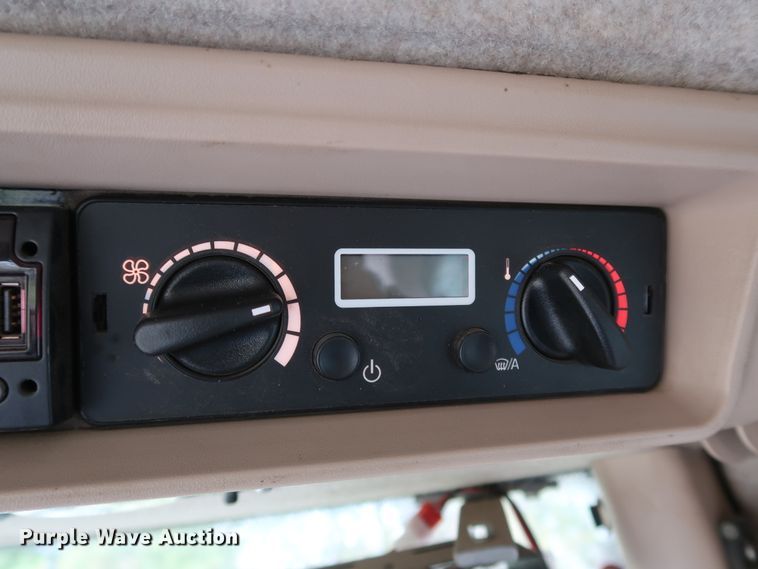 image for item DJ2409 2016 Gleaner S97 Super Series  combine