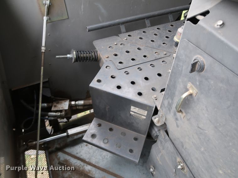 image for item DJ2409 2016 Gleaner S97 Super Series  combine