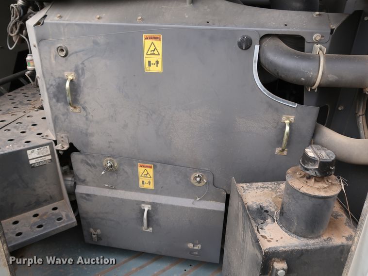 image for item DJ2409 2016 Gleaner S97 Super Series  combine