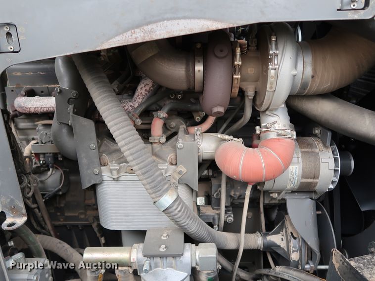 image for item DJ2409 2016 Gleaner S97 Super Series  combine