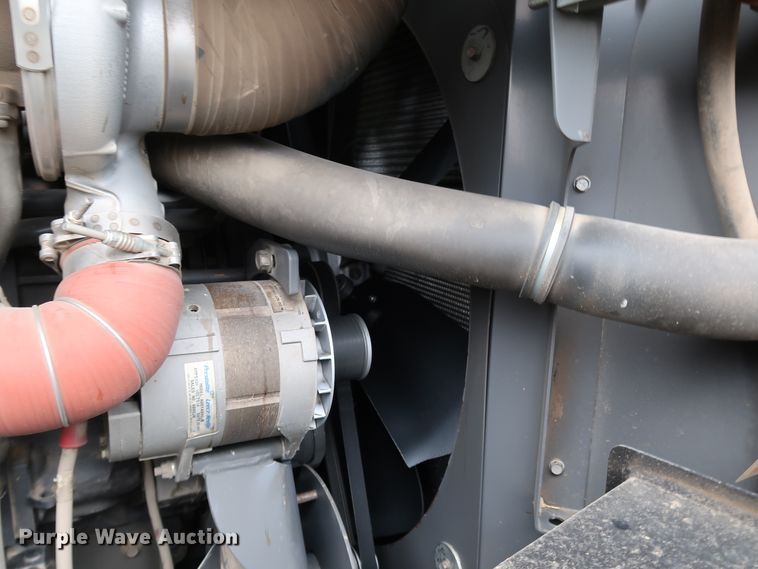 image for item DJ2409 2016 Gleaner S97 Super Series  combine